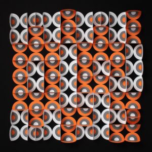biało pomarańczowa abstrakcja geometryczna z papieru - kompozycja No.27