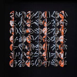 czarno pomarańczowa abstrakcja geometryczna z papieru czerpanego - kompozycja No.29