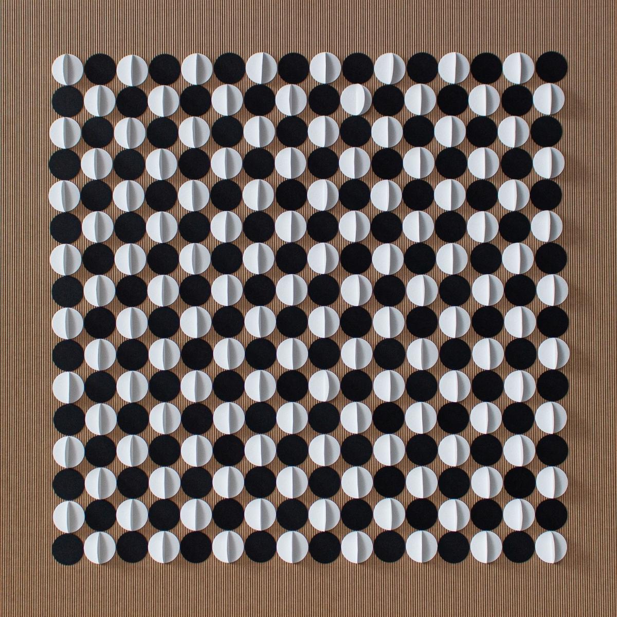 biało czarna abstrakcja geometryczna z papieru szachownica - kompozycja No.37